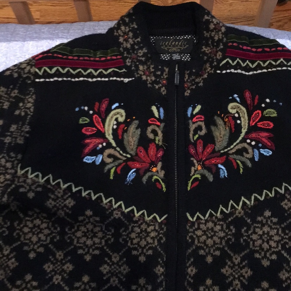 Wow, this is a stunner! Icelandic Design sweater